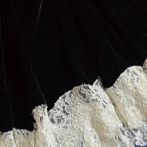 Women's American Retro Carole Black Velvet Skirt with Lace Trim NEW sz 8 - Picture 5 of 13